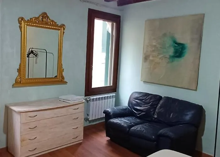 La Bella - Entire Private Apartment *